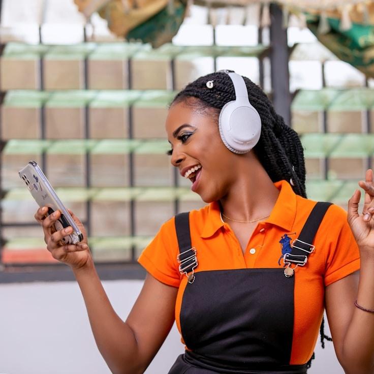 Emily Thompson - Founder of JorveniVenioLan